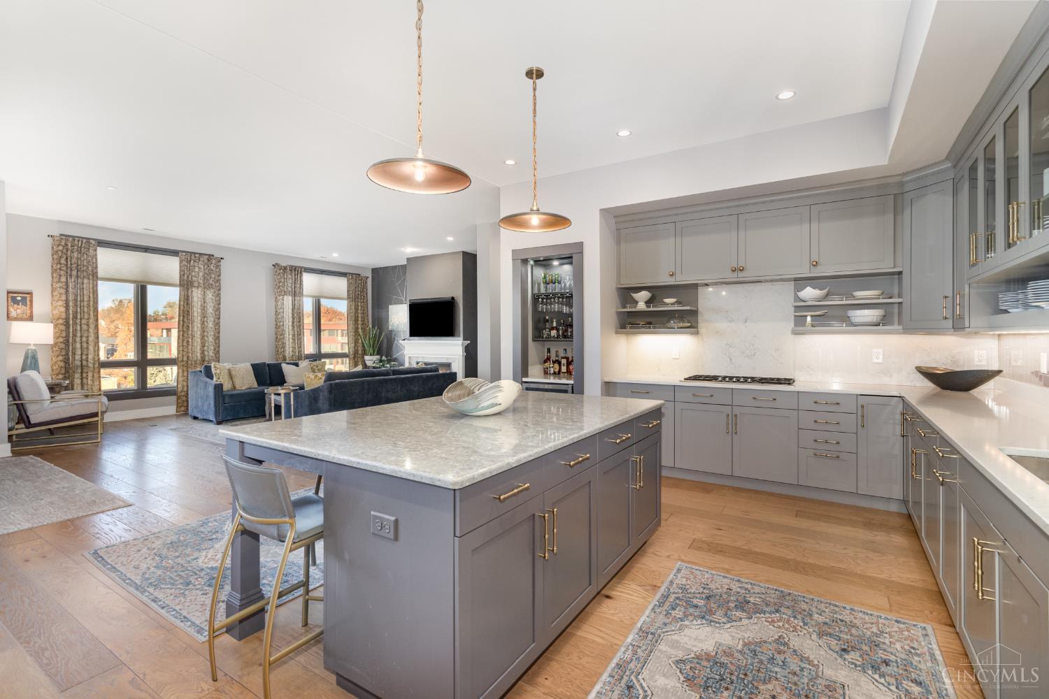 2770 Observatory Avenue 404