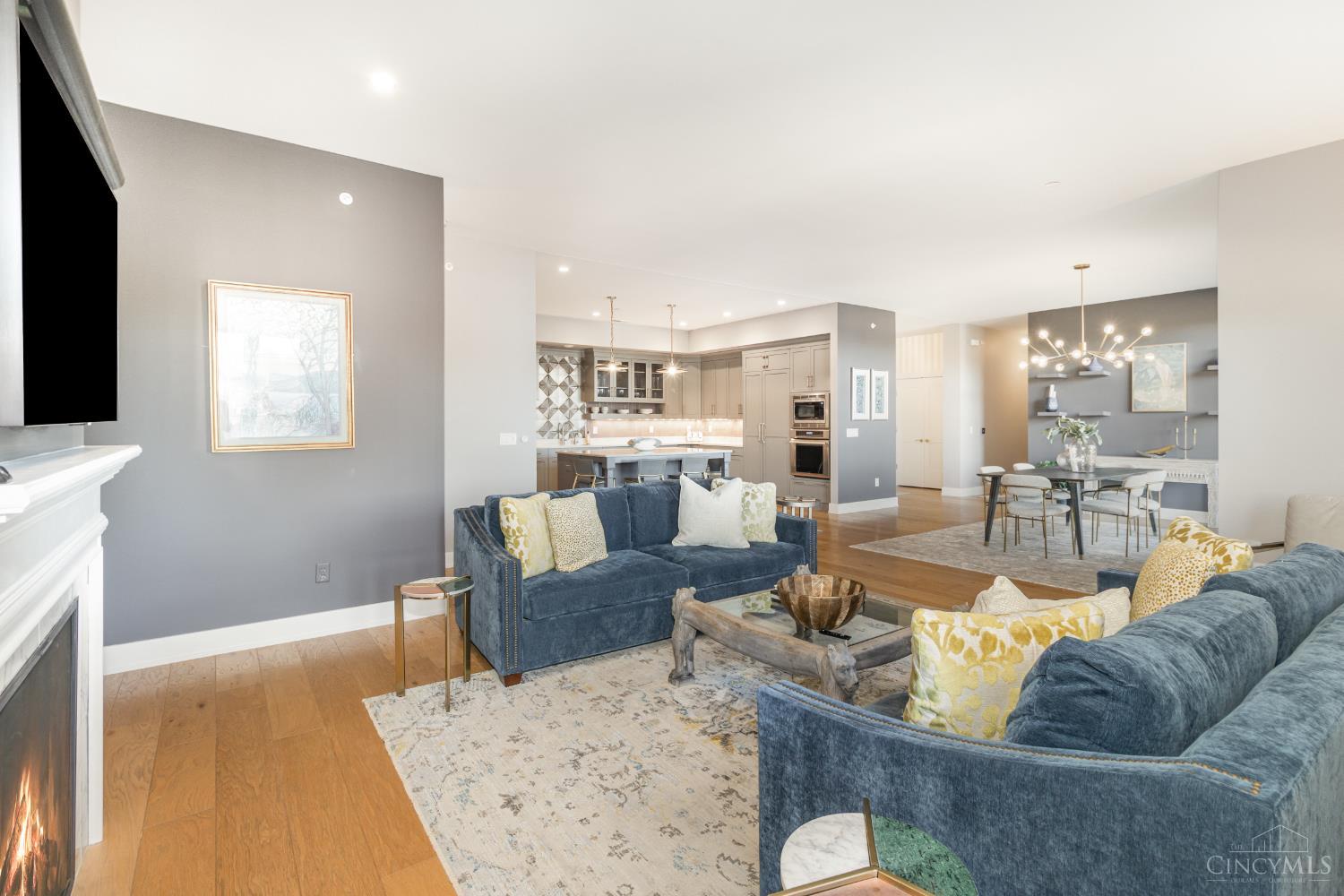 2770 Observatory Avenue 404