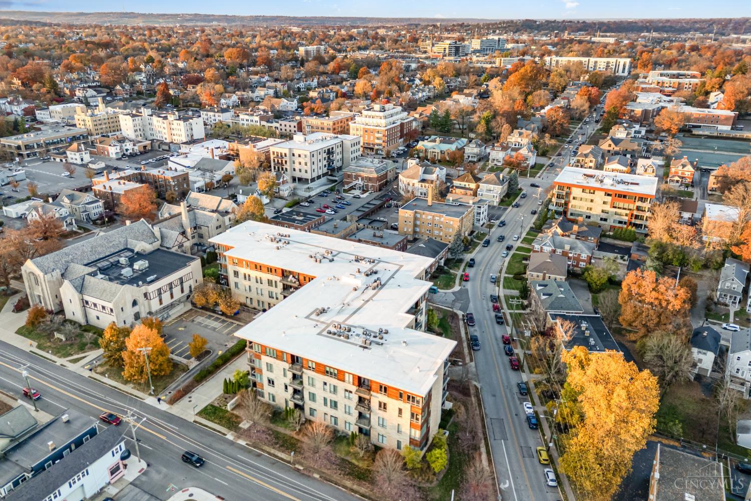 2770 Observatory Avenue 404