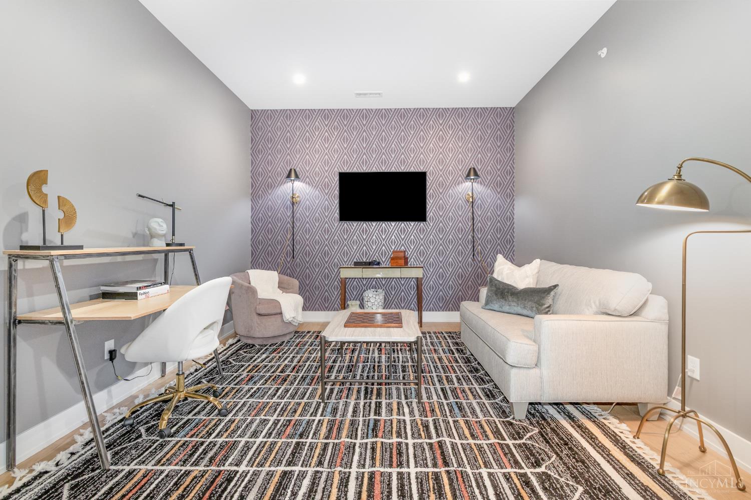 2770 Observatory Avenue 404