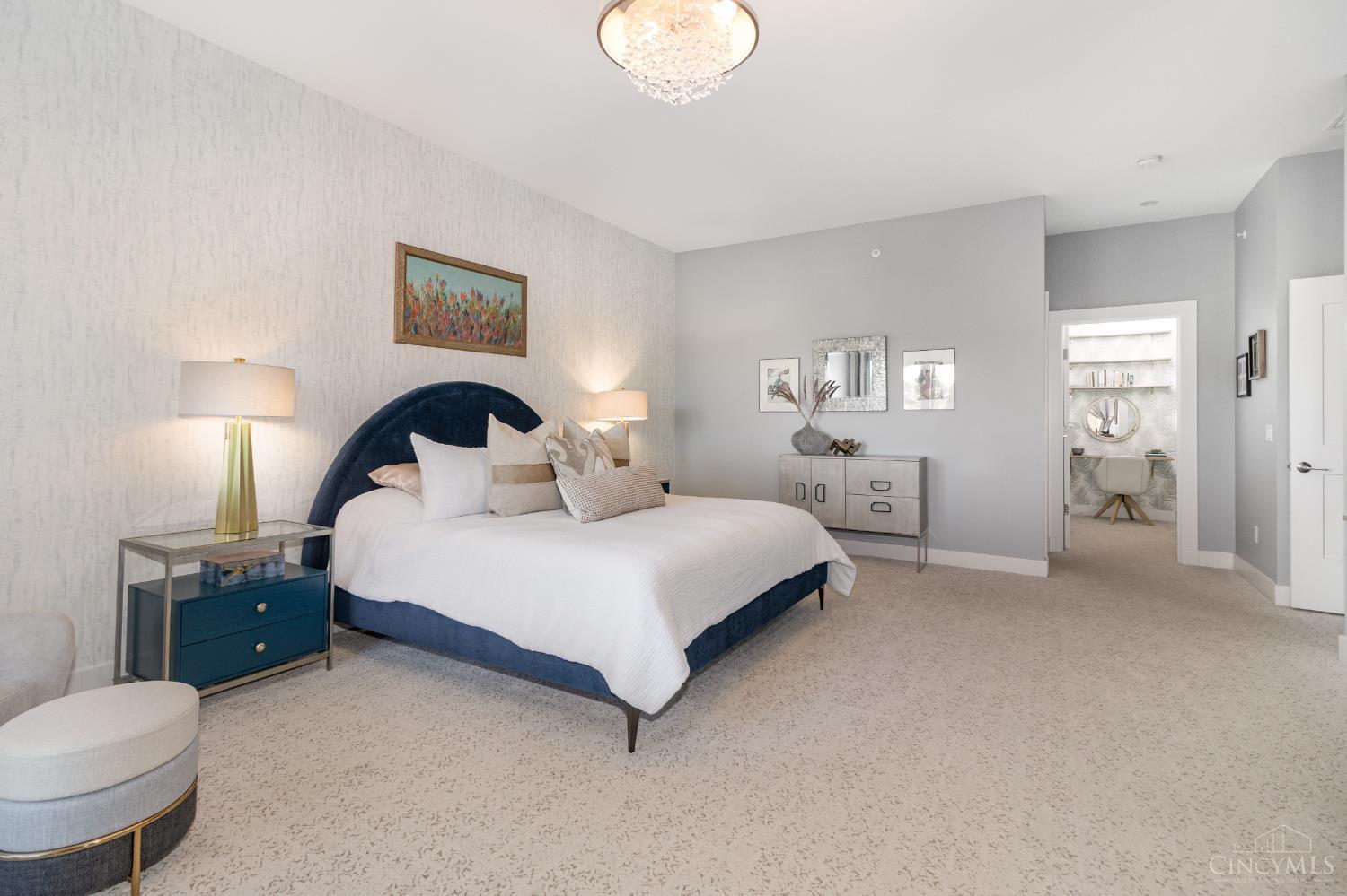 2770 Observatory Avenue 404