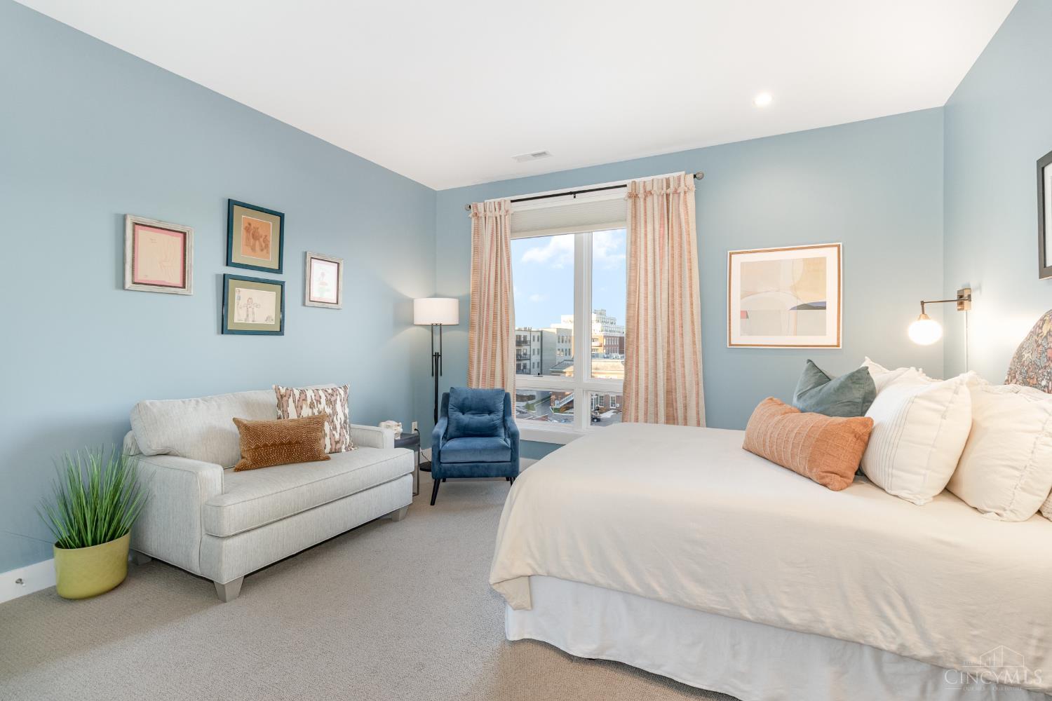 2770 Observatory Avenue 404