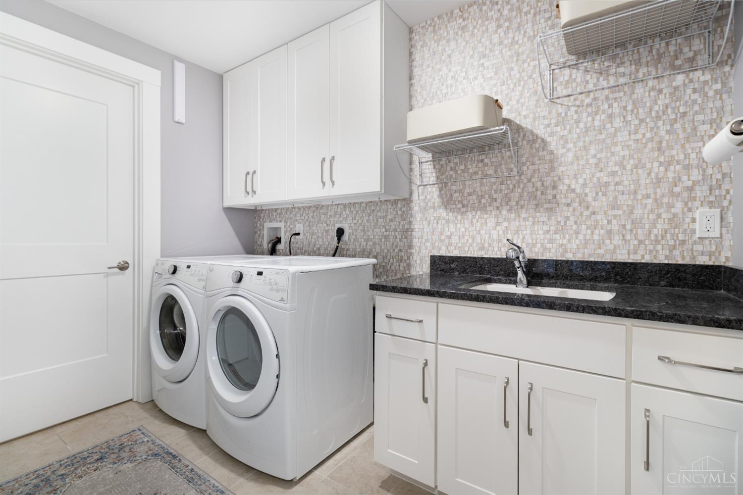 2770 Observatory Avenue 404