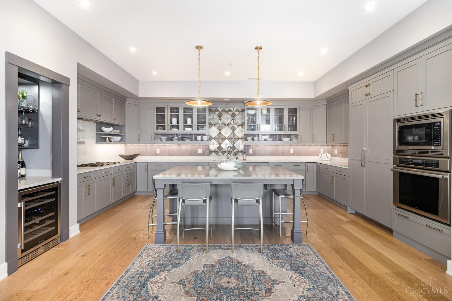 2770 Observatory Avenue 404