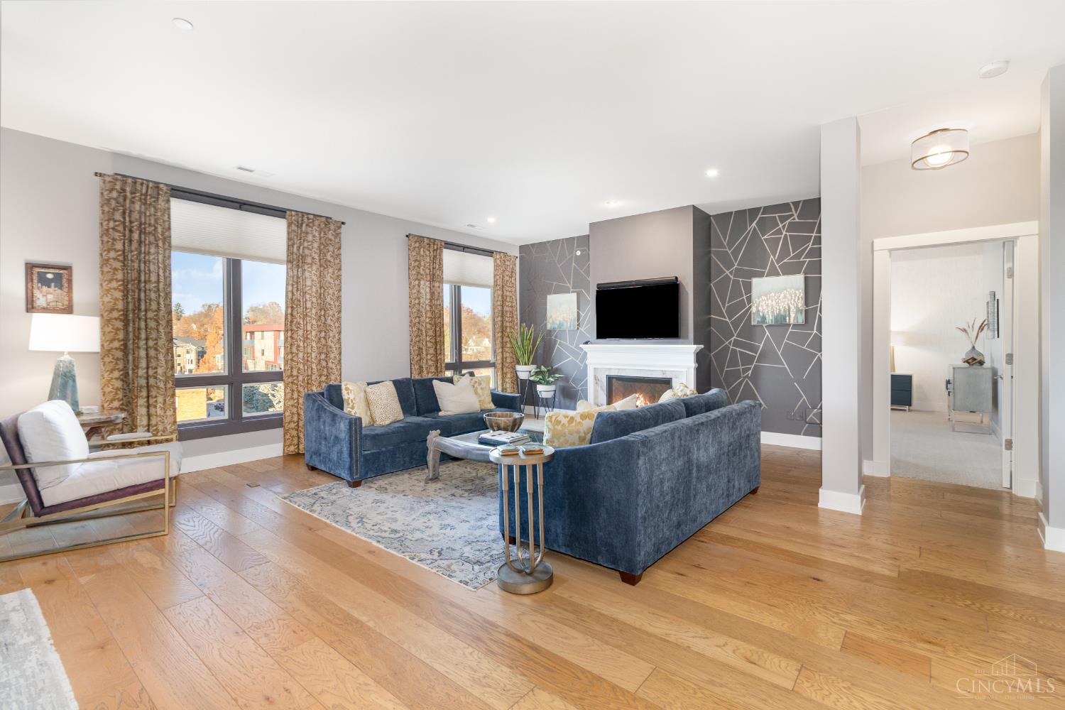 2770 Observatory Avenue 404