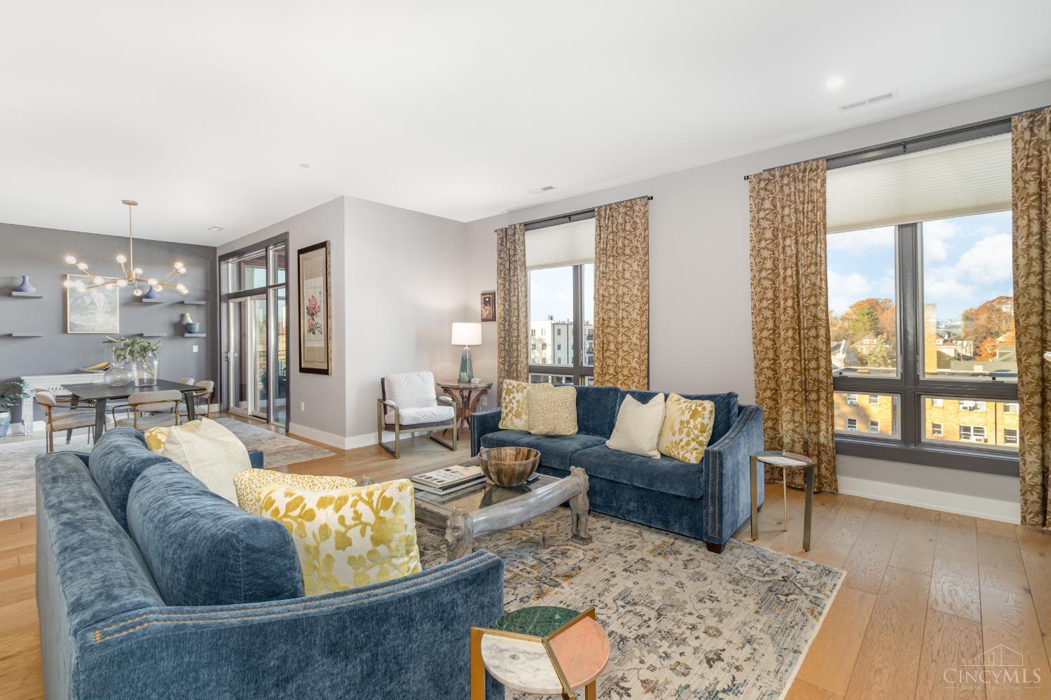 2770 Observatory Avenue 404