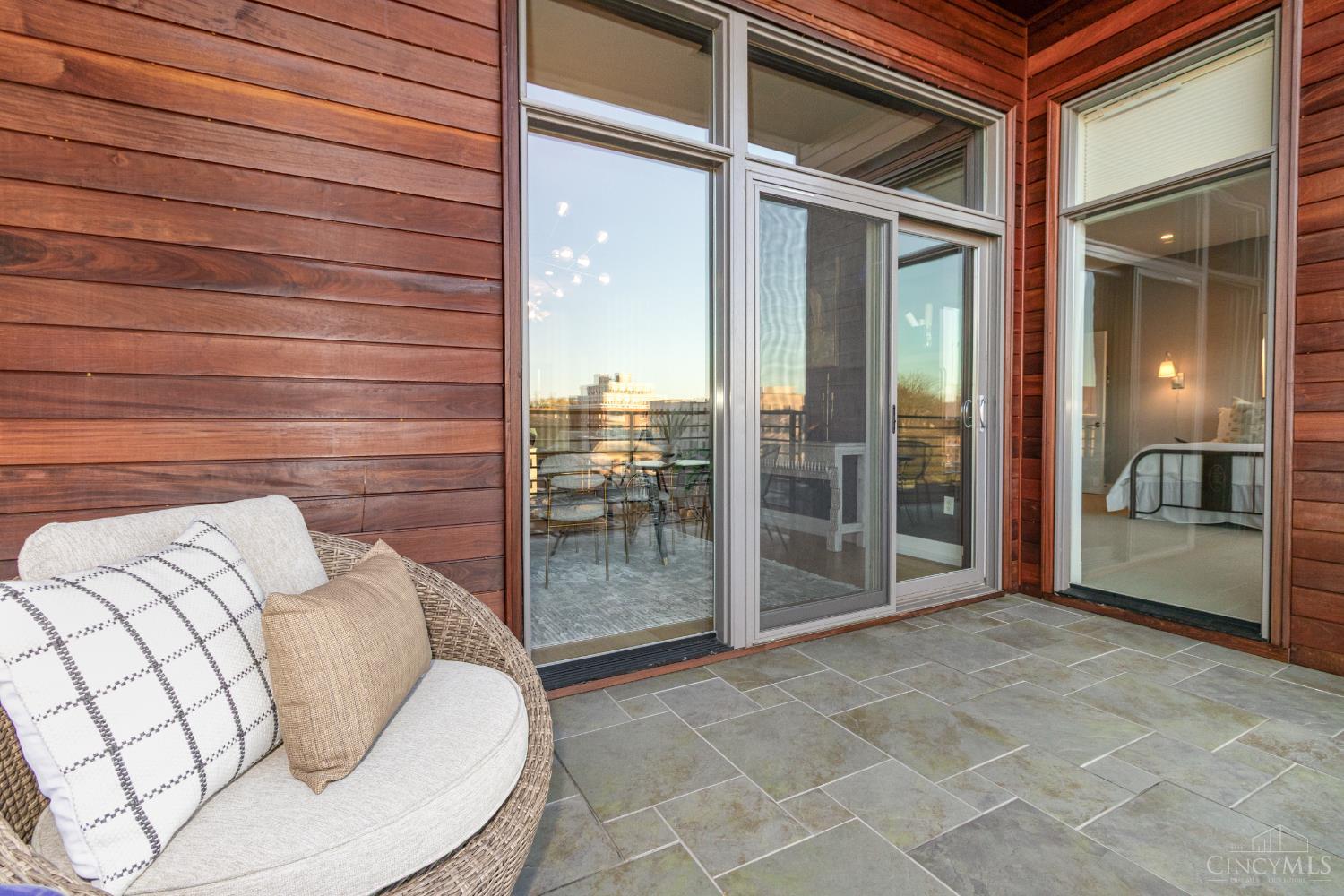 2770 Observatory Avenue 404