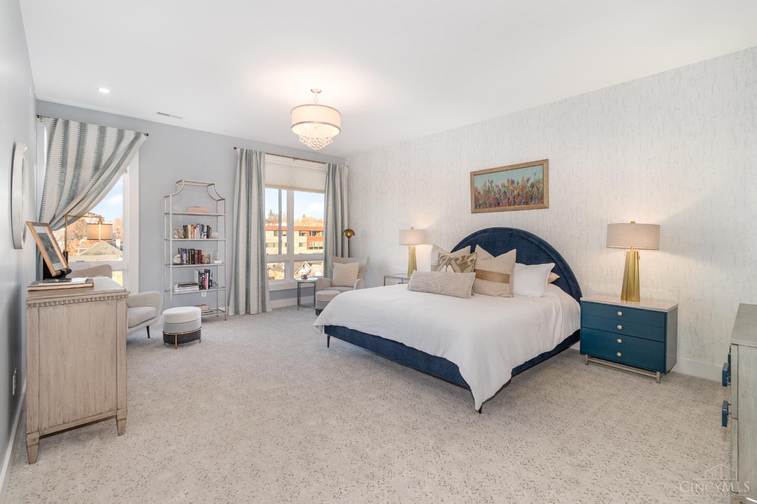 2770 Observatory Avenue 404