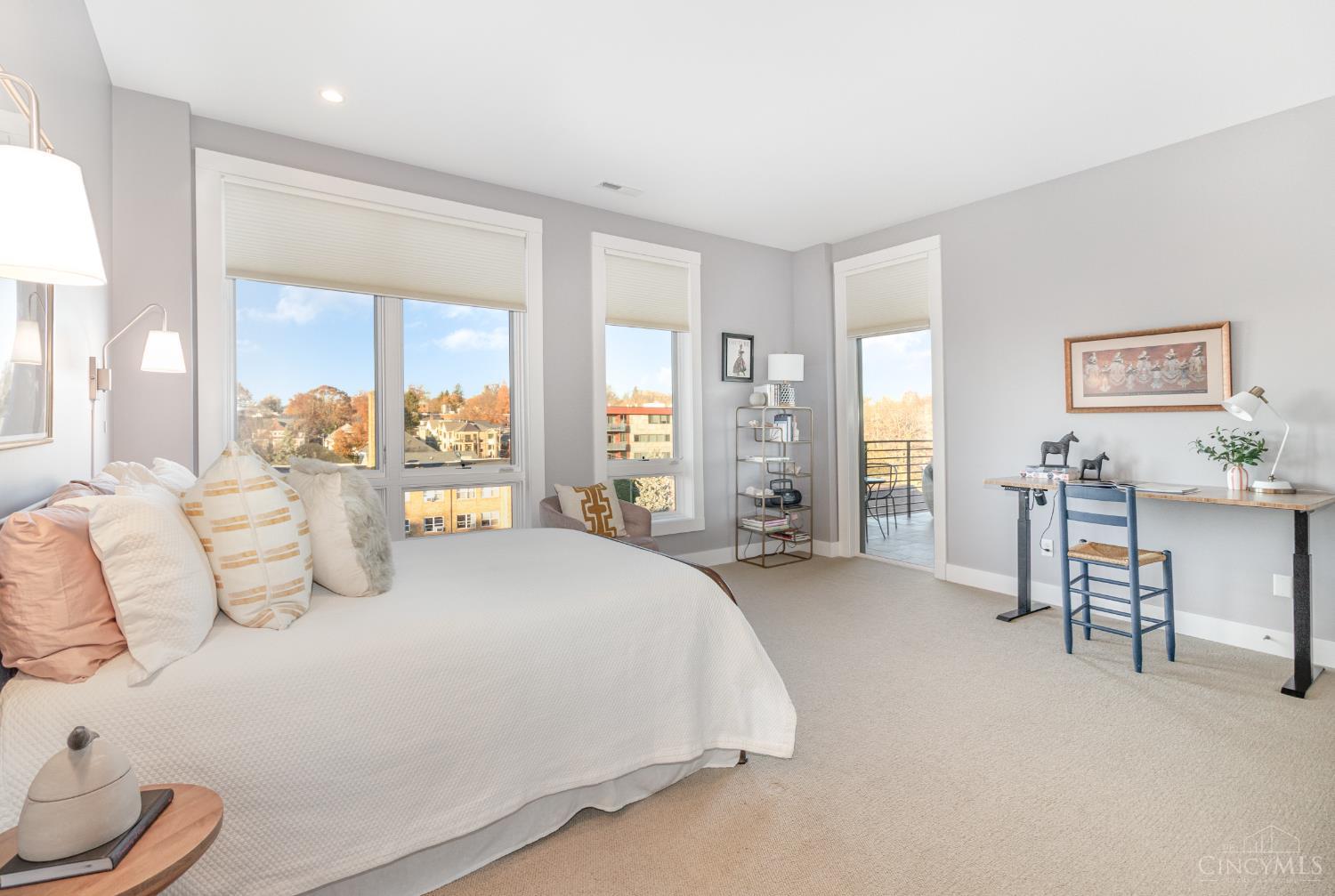 2770 Observatory Avenue 404