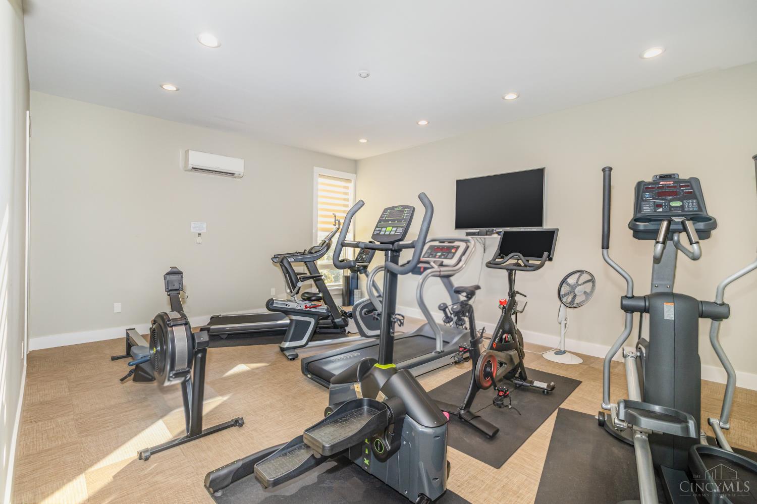 2770 Observatory Avenue 404