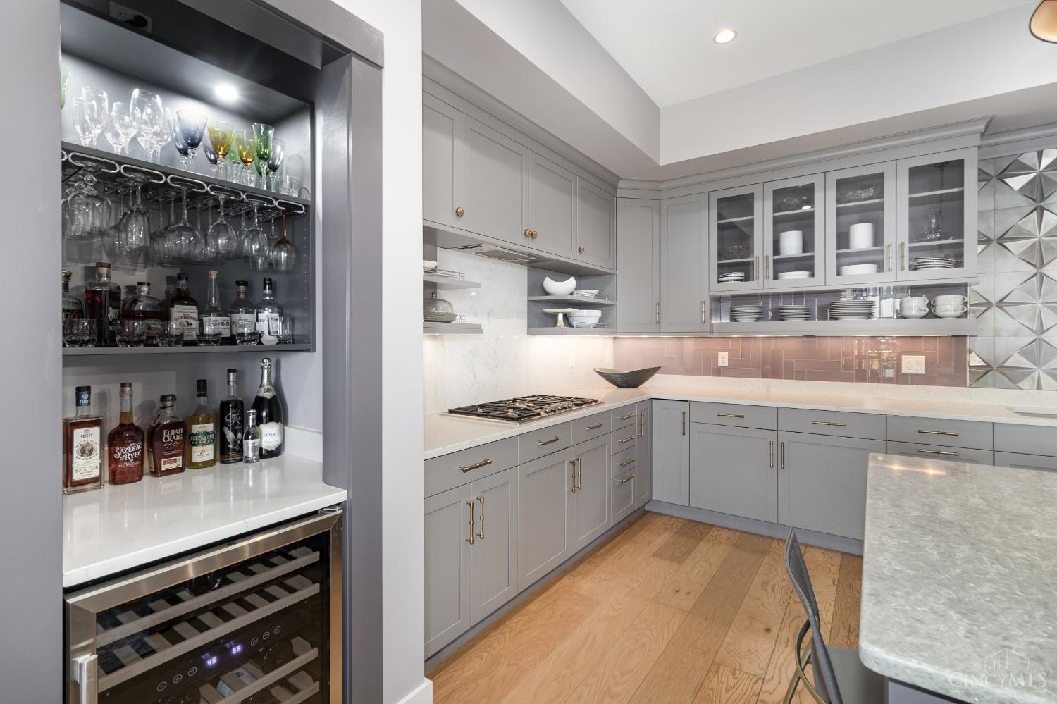 2770 Observatory Avenue 404