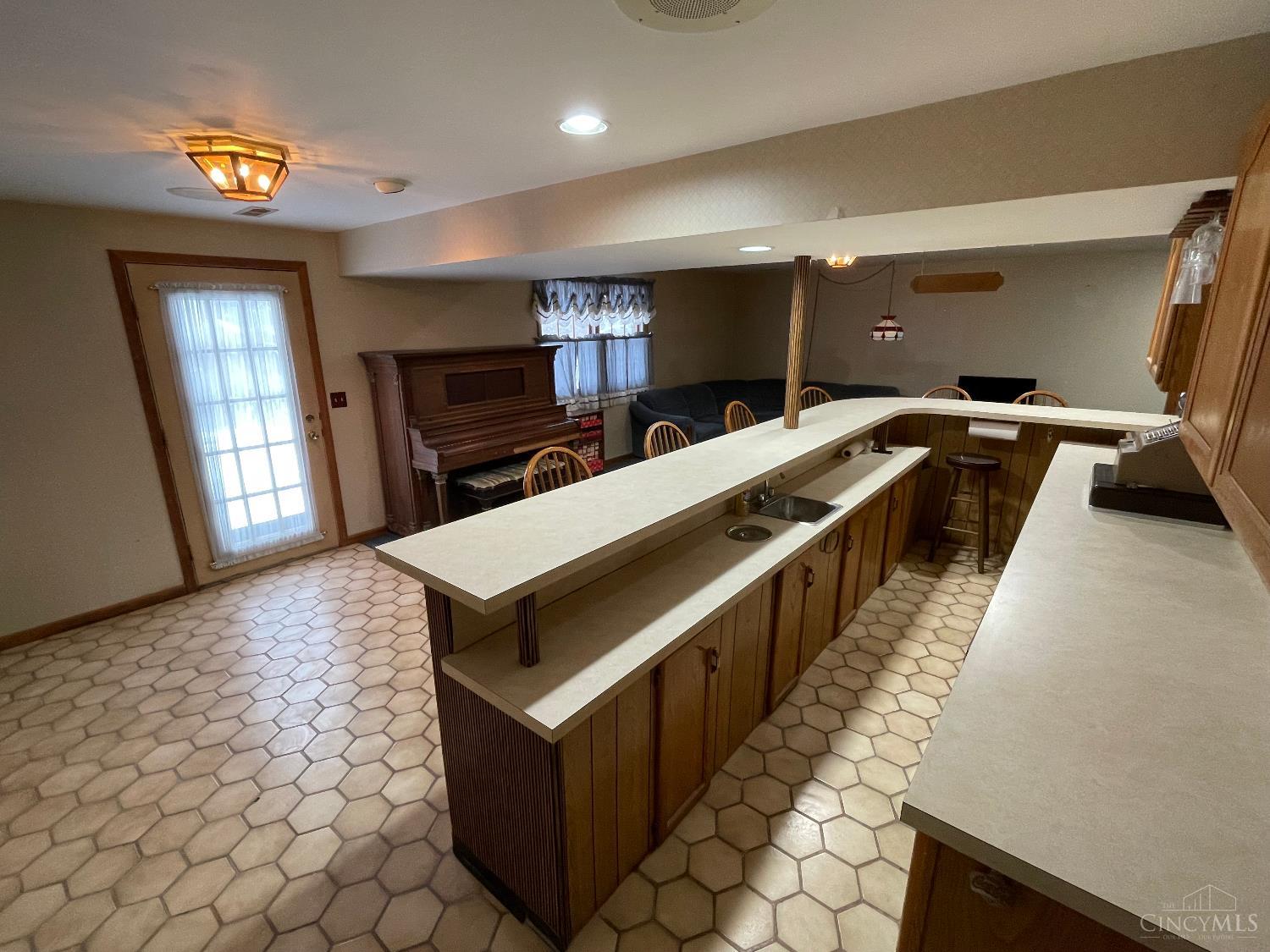 5547 Hubble Road