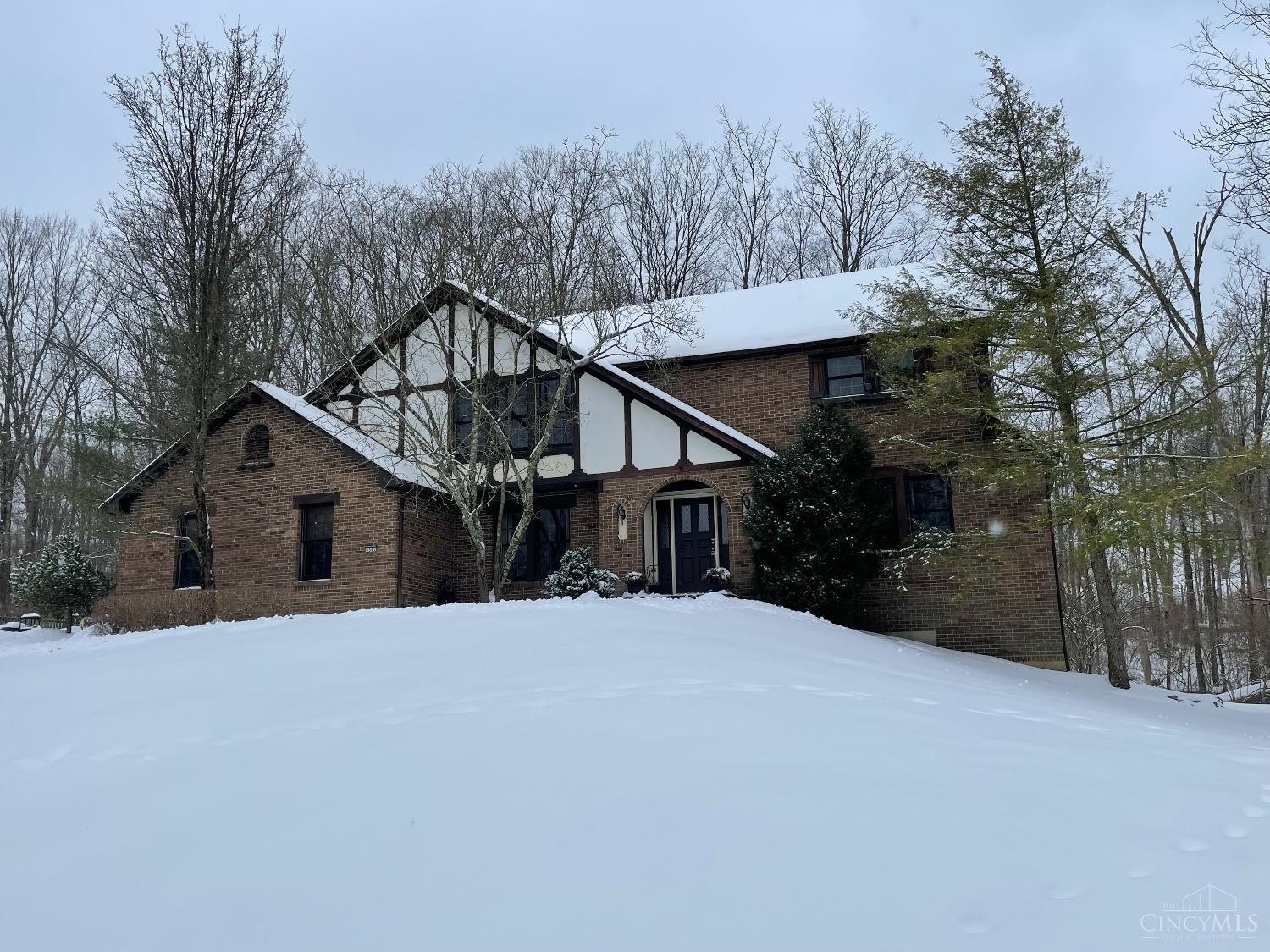5547 Hubble Road