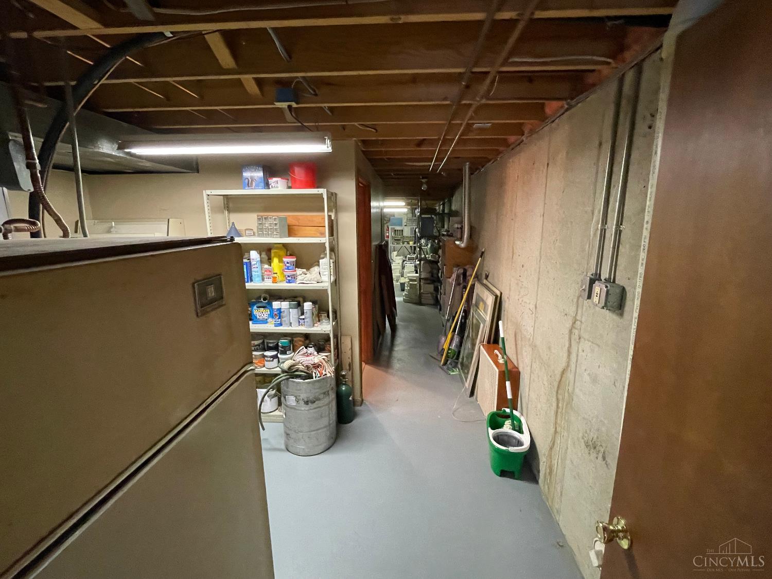 5547 Hubble Road