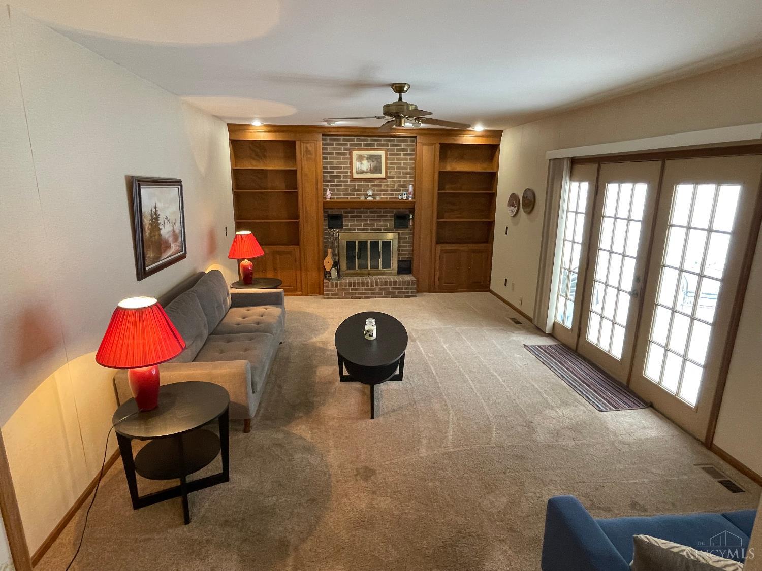 5547 Hubble Road
