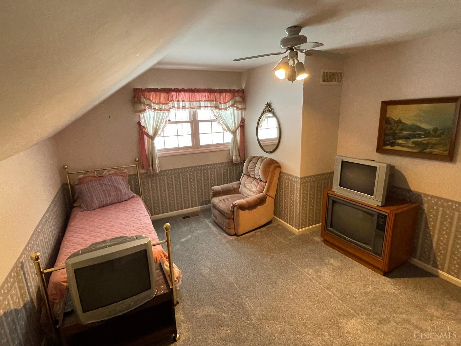 5547 Hubble Road