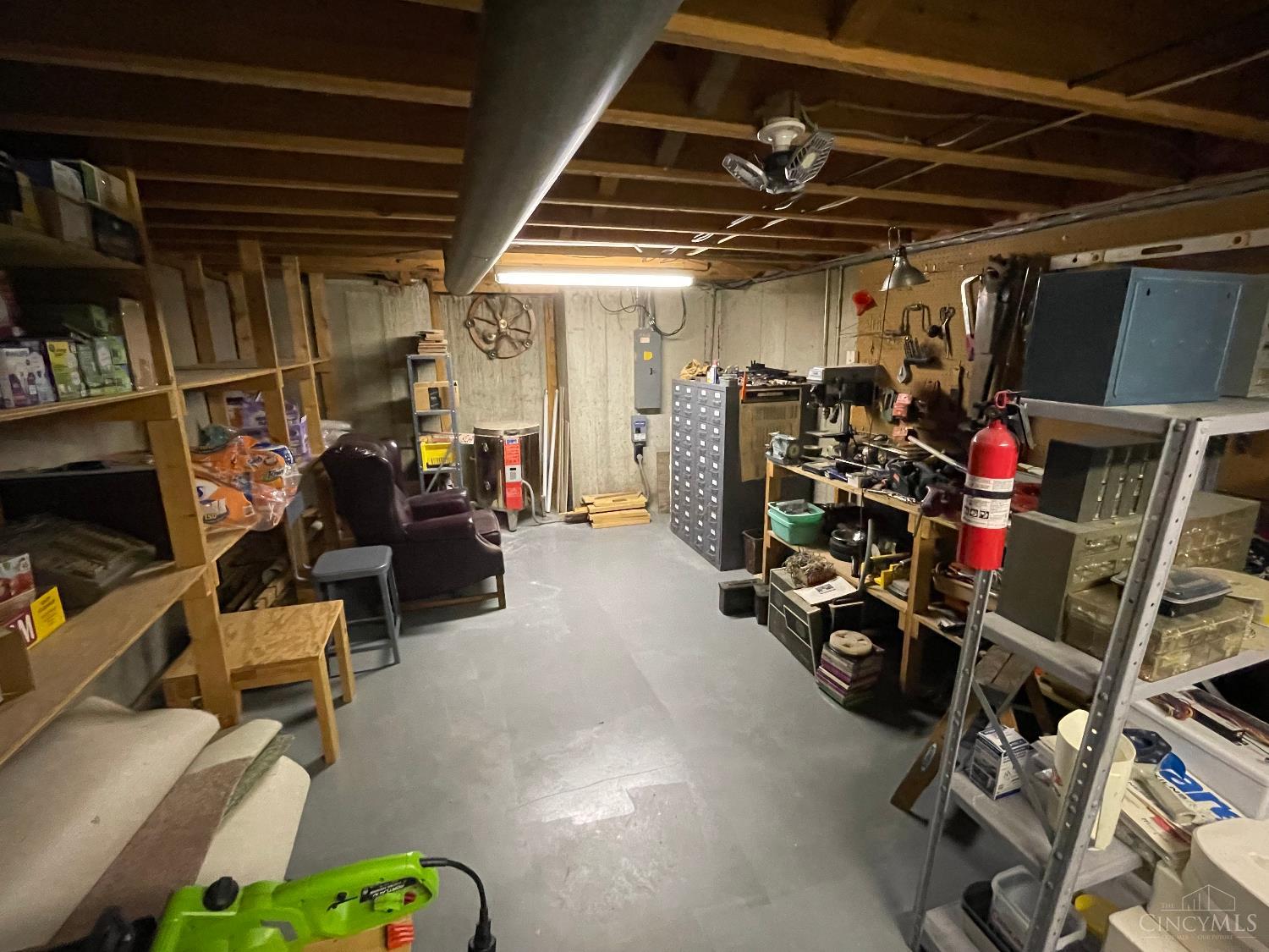 5547 Hubble Road