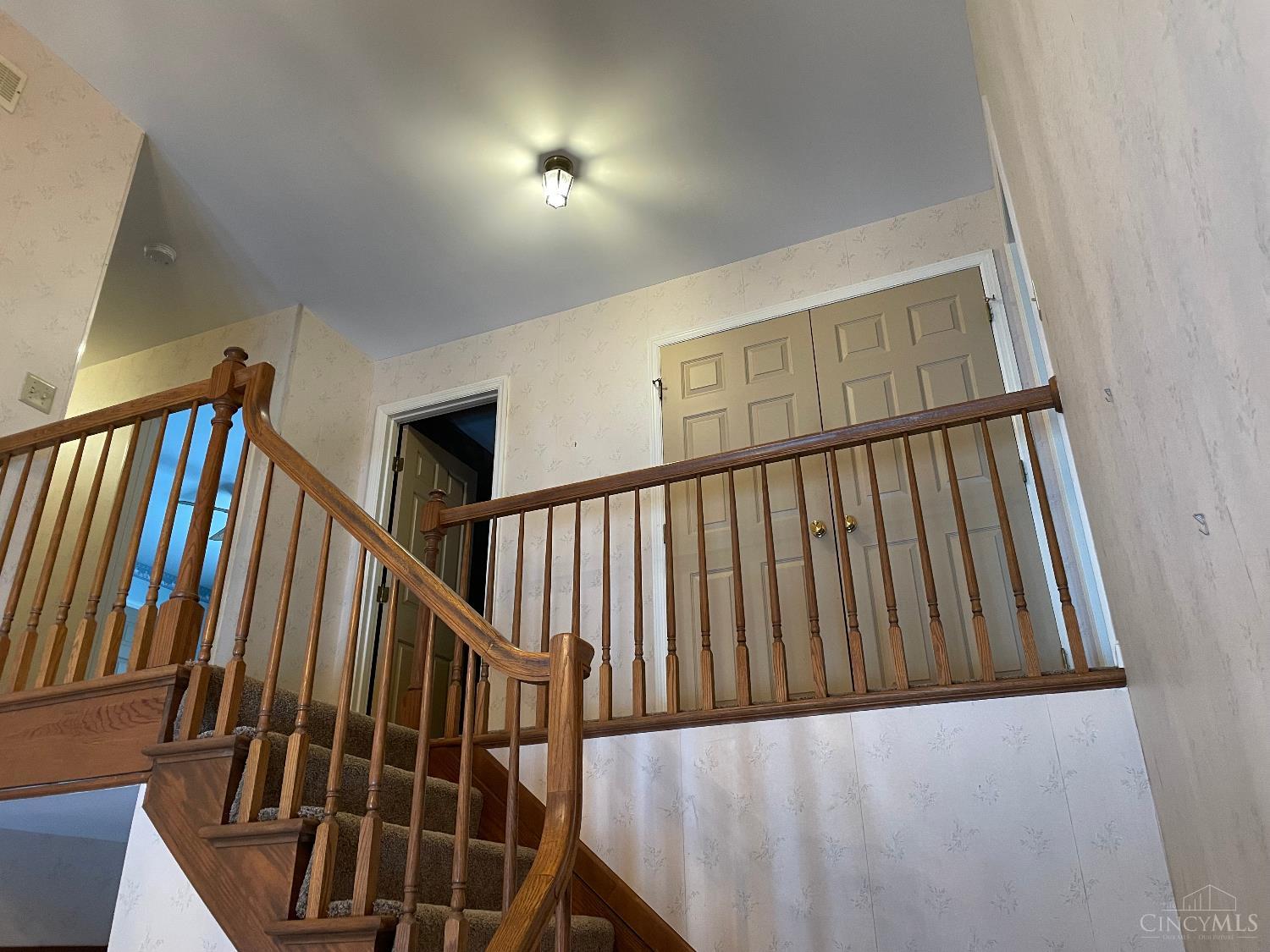 5547 Hubble Road