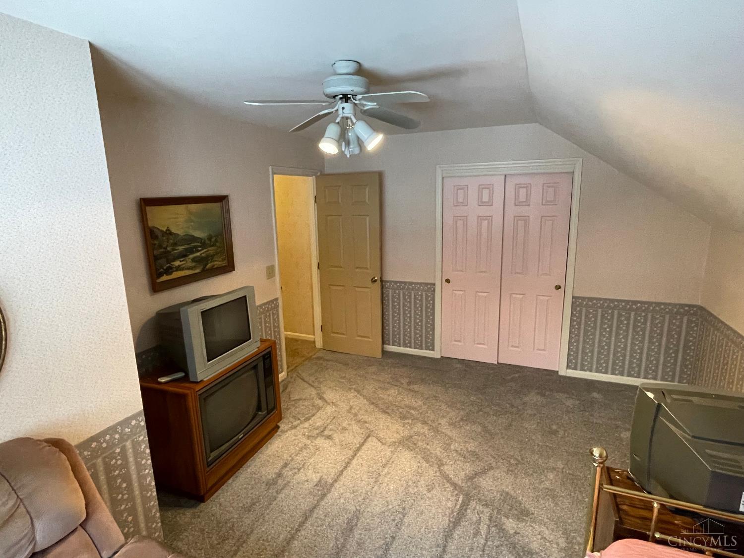 5547 Hubble Road