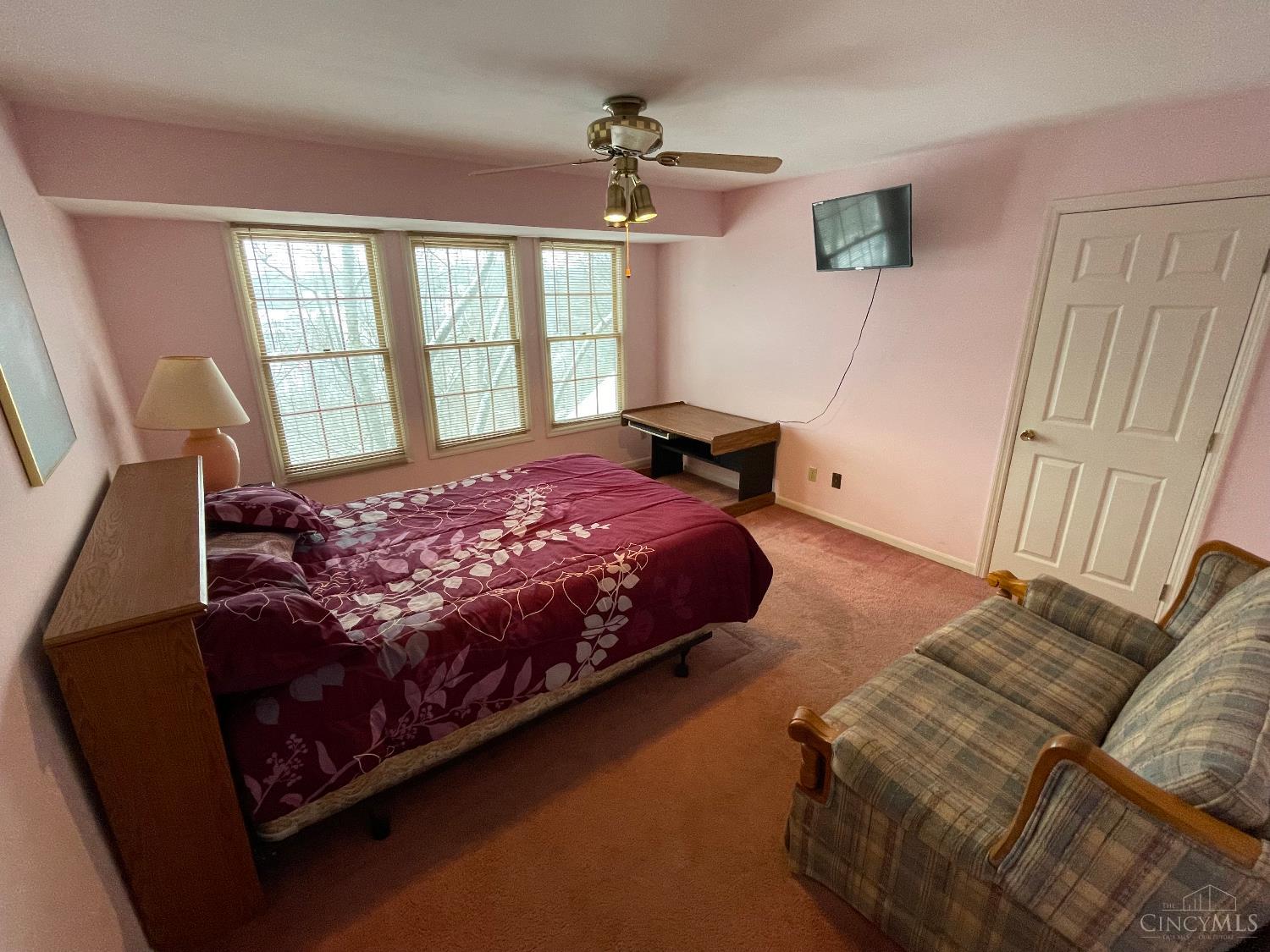 5547 Hubble Road