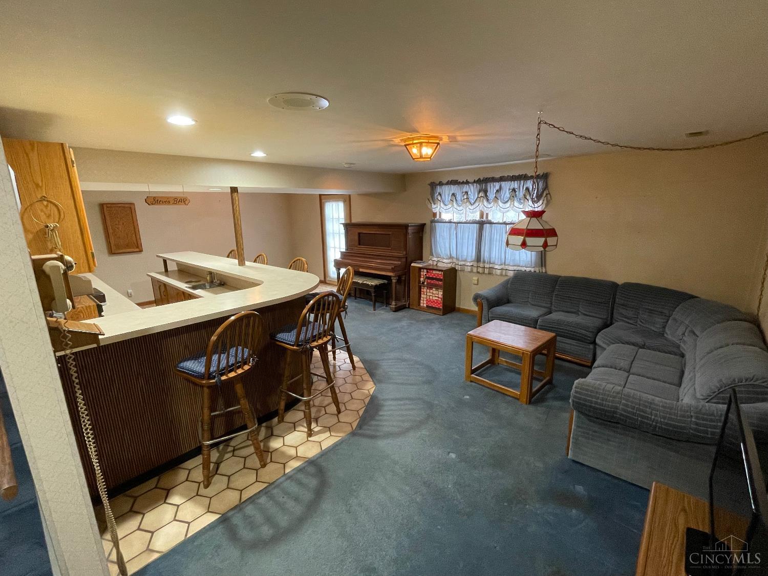 5547 Hubble Road