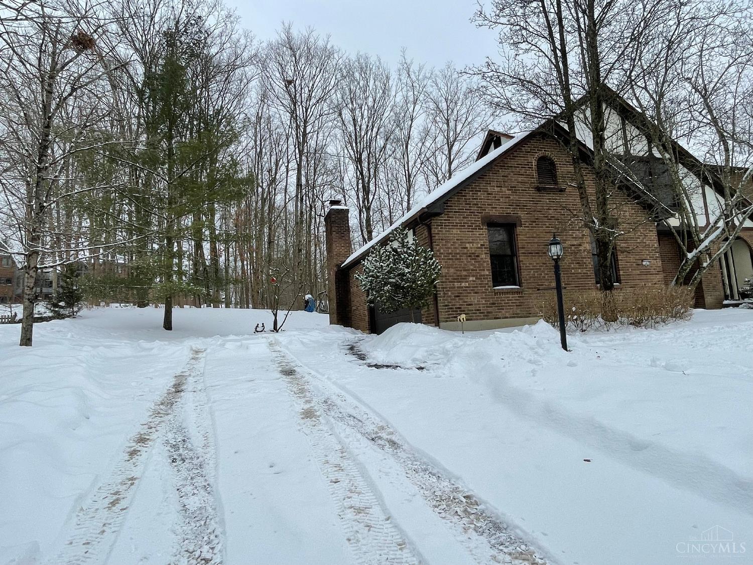 5547 Hubble Road