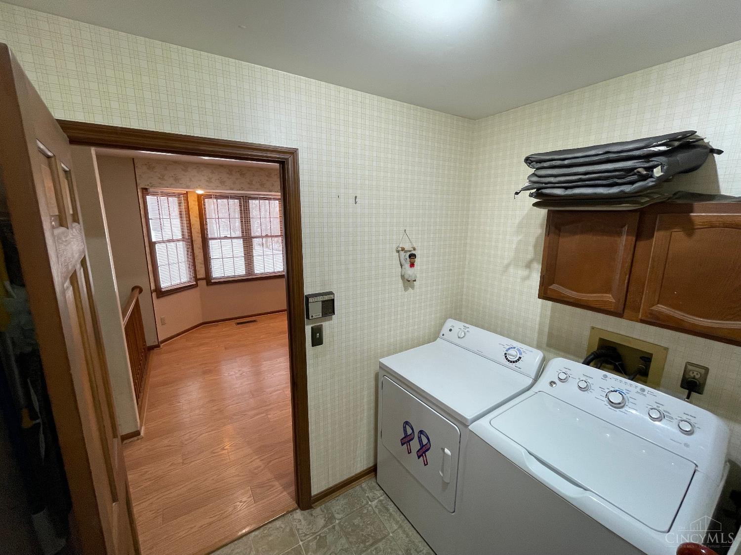 5547 Hubble Road