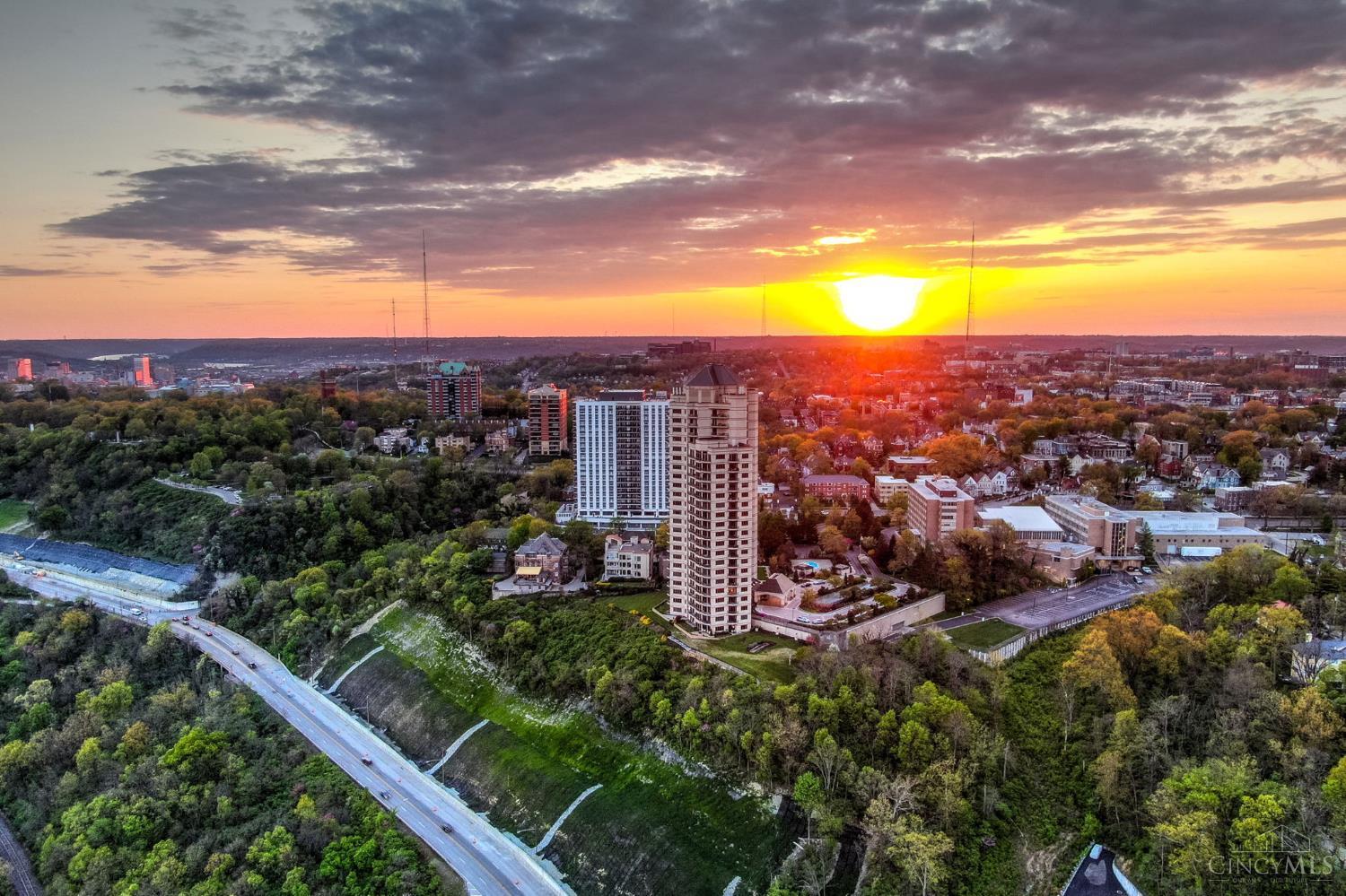 1201 Edgecliff Place 1230