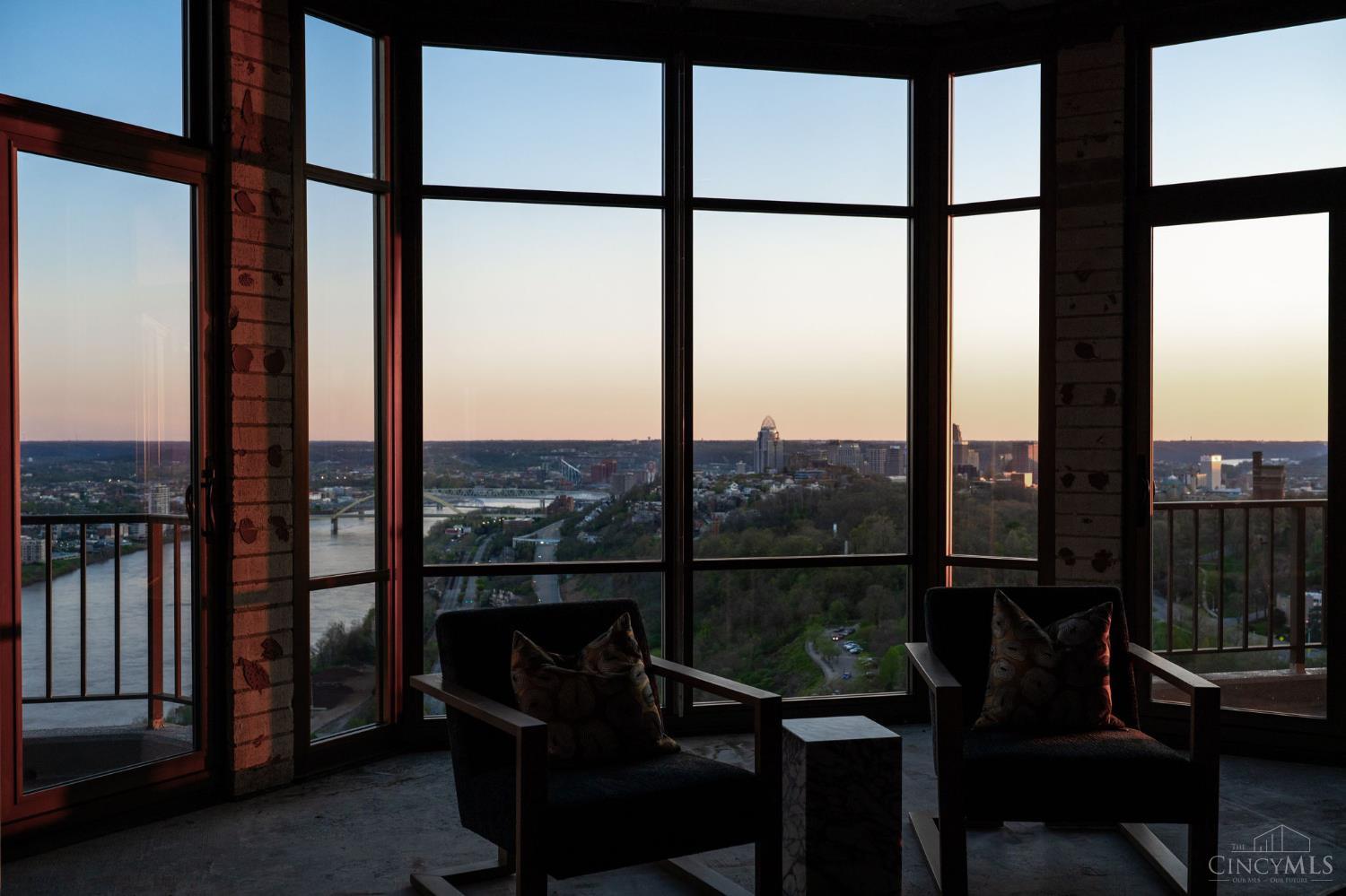 1201 Edgecliff Place 1230