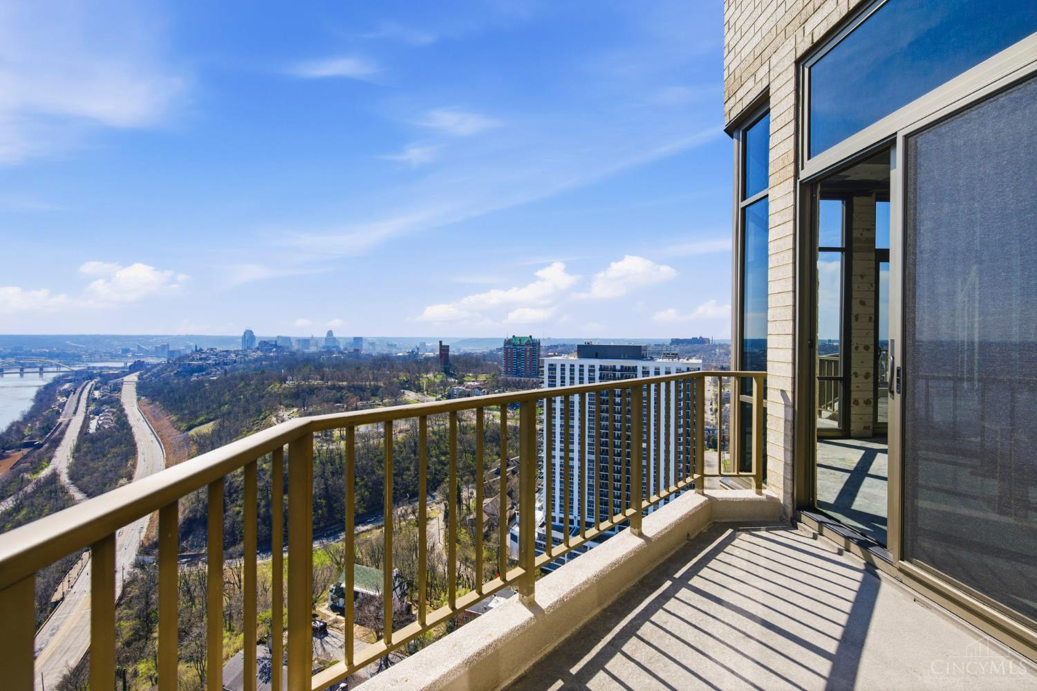 1201 Edgecliff Place 1230