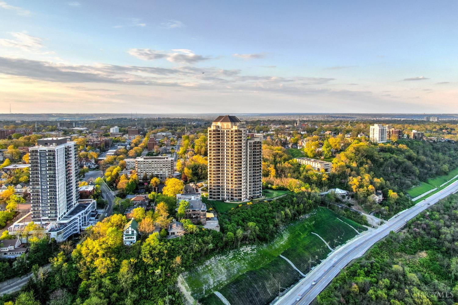 1201 Edgecliff Place 1230