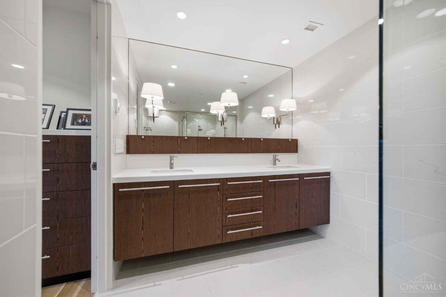 2801 Erie Avenue 302