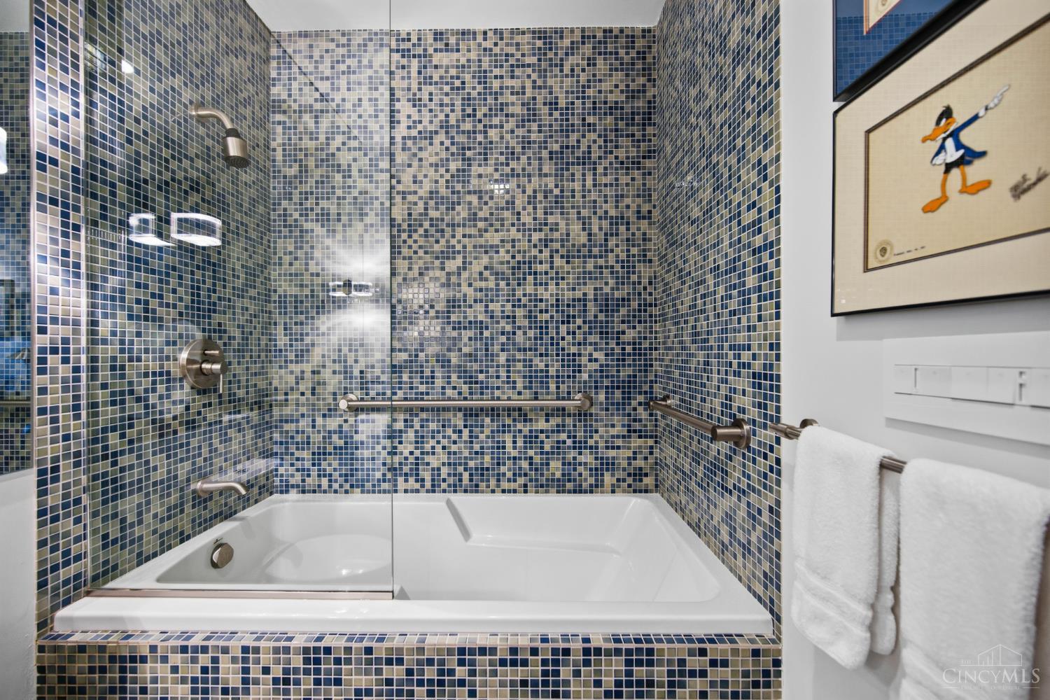 2801 Erie Avenue 302