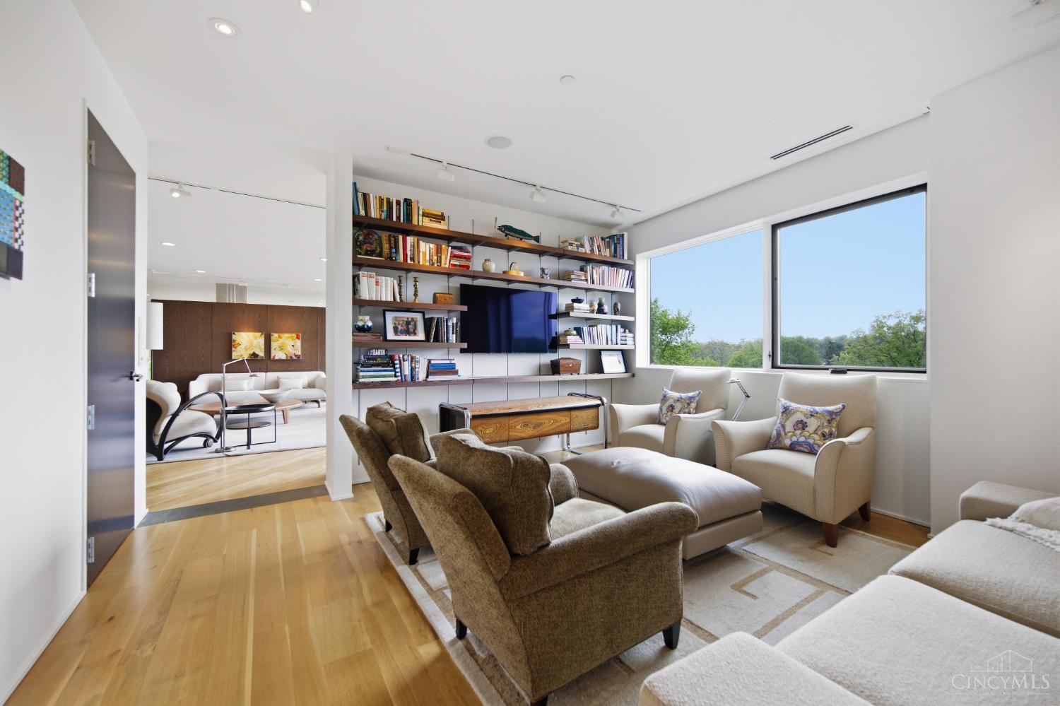 2801 Erie Avenue 302