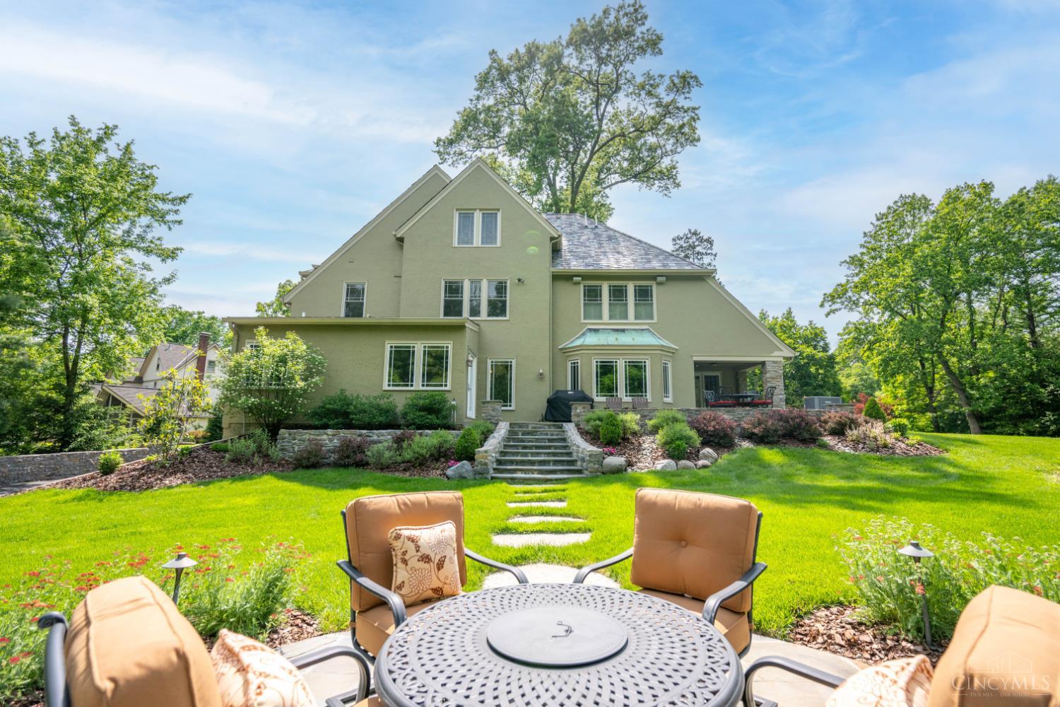 6 Forest Hill Drive