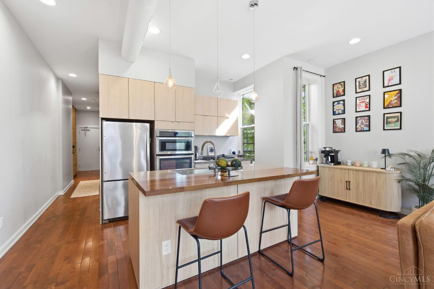 122 W Fifteenth St 222
