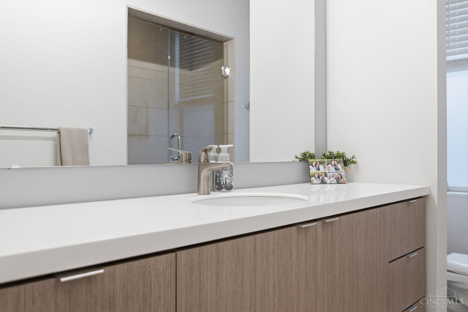 122 W Fifteenth St 222