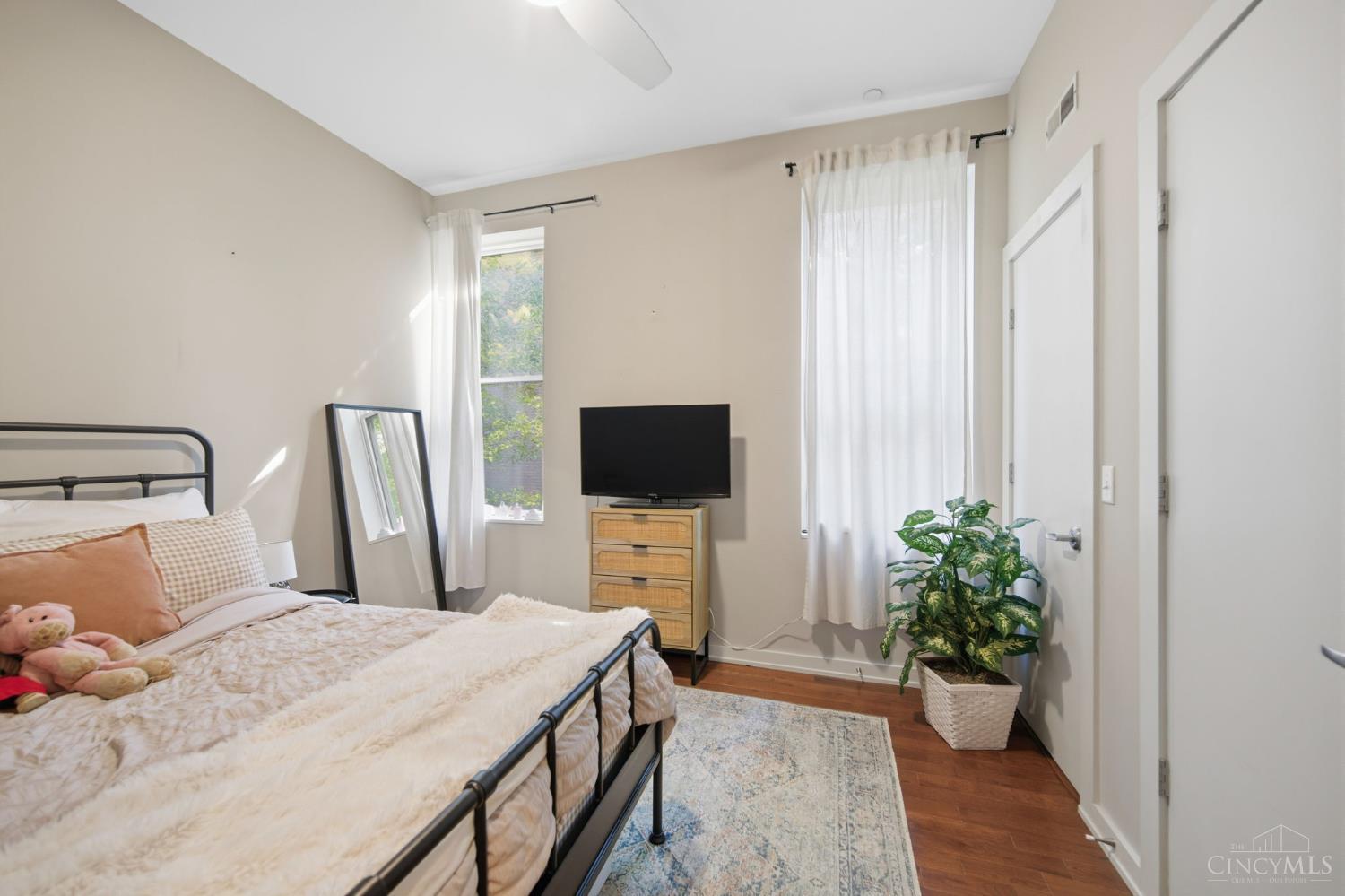 122 W Fifteenth St 222