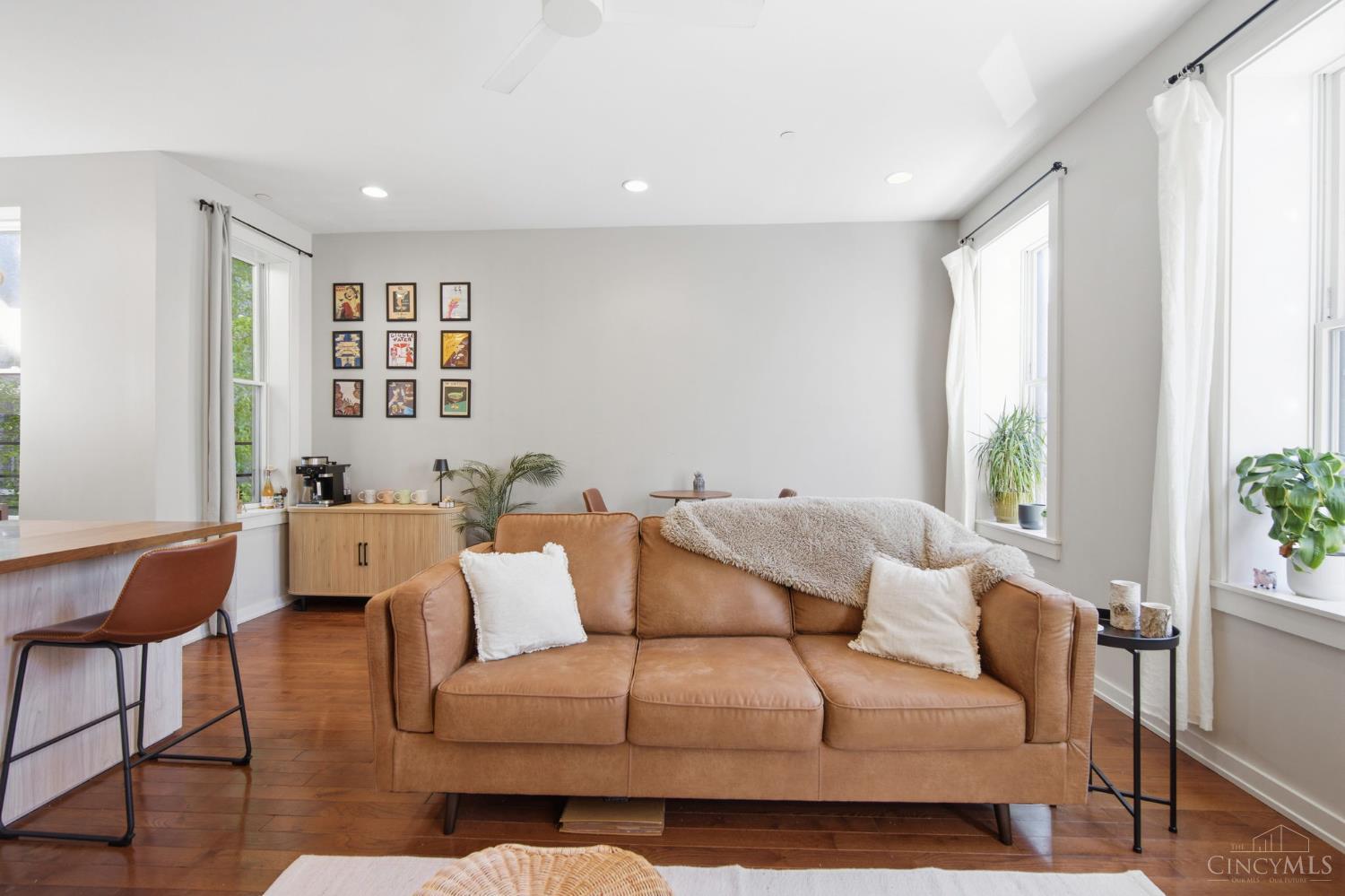 122 W Fifteenth St 222