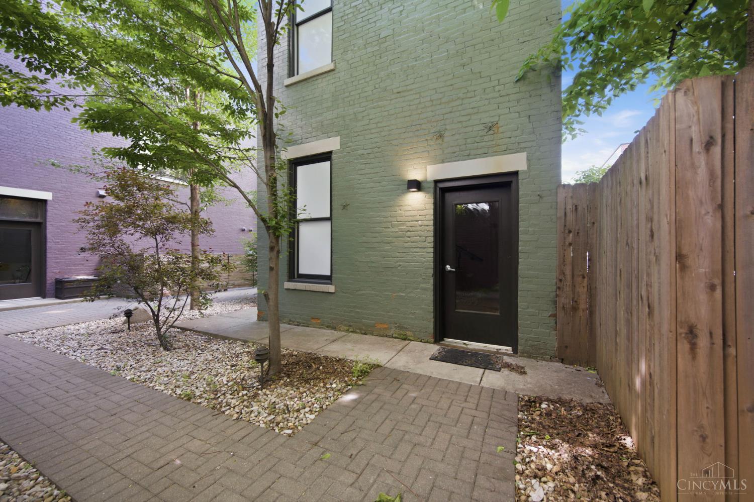 122 W Fifteenth St 222