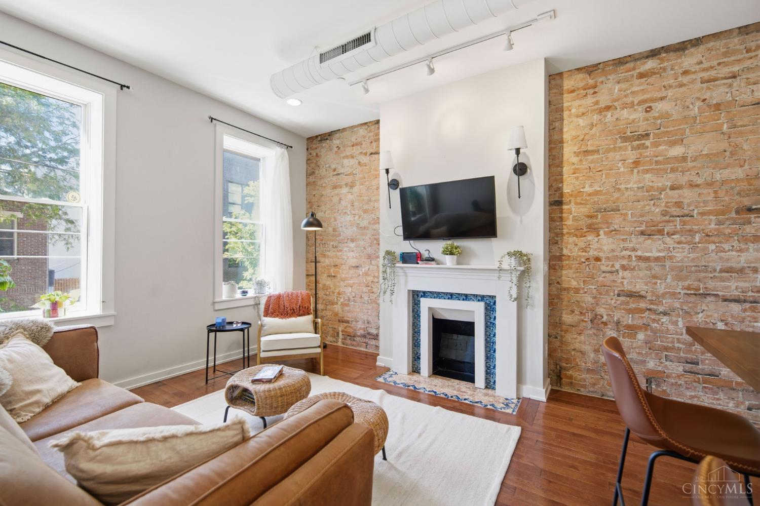 122 W Fifteenth St 222