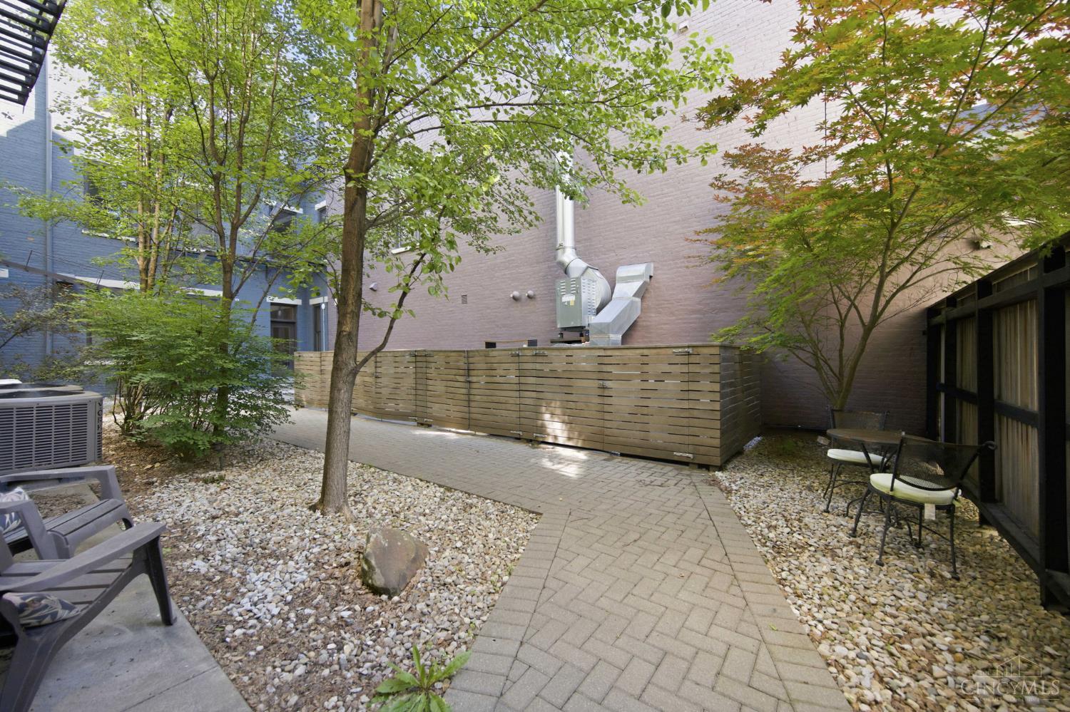 122 W Fifteenth St 222