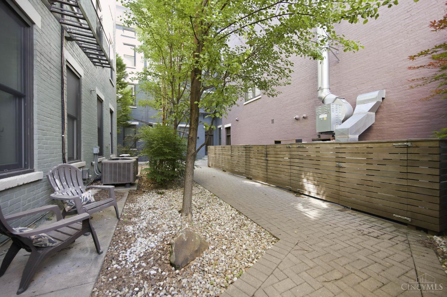 122 W Fifteenth St 222