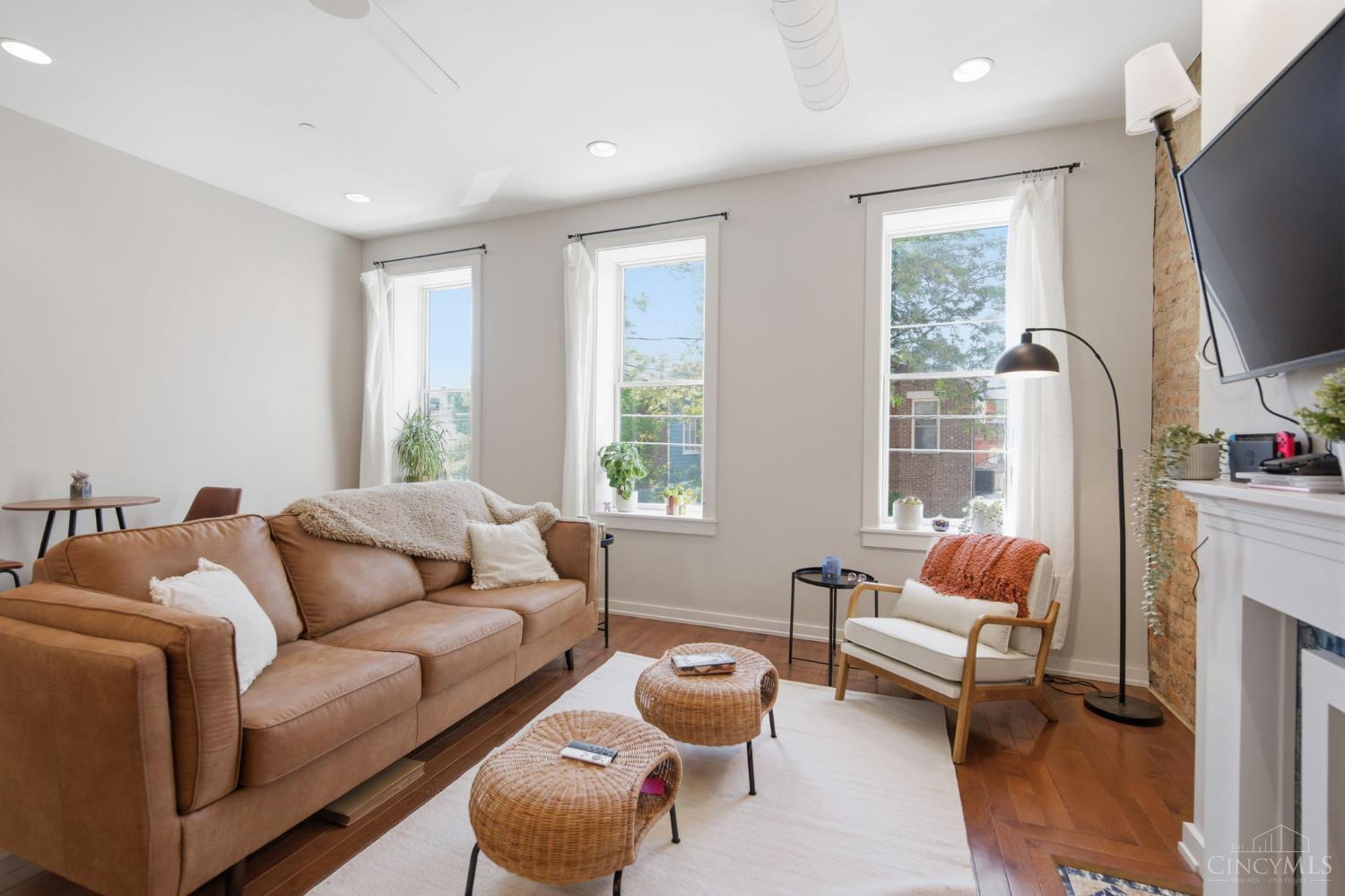 122 W Fifteenth St 222