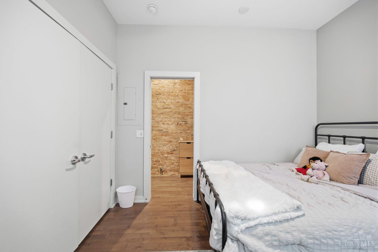 122 W Fifteenth St 222