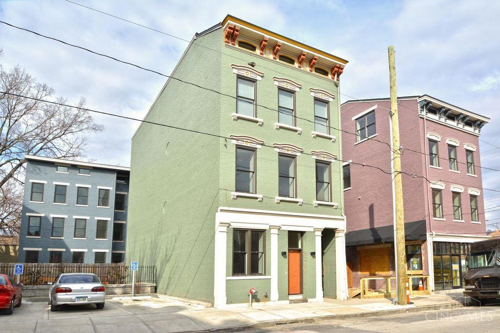 122 W Fifteenth St 222