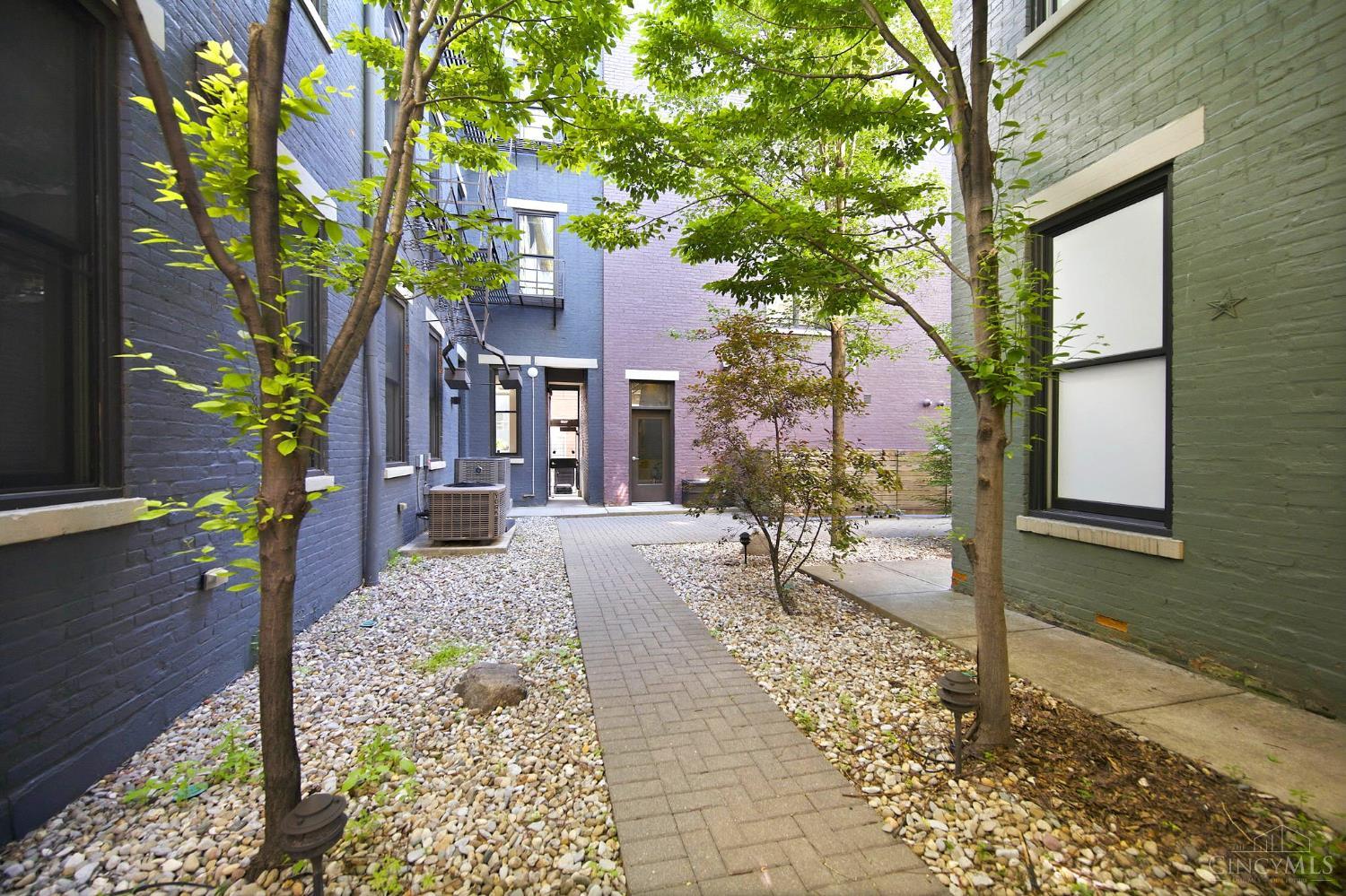 122 W Fifteenth St 222