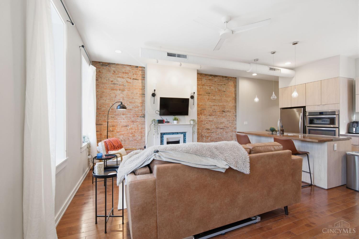 122 W Fifteenth St 222
