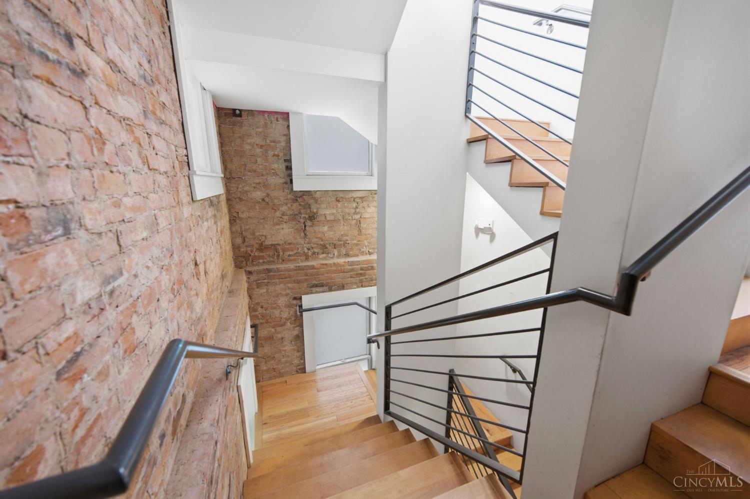 122 W Fifteenth St 222