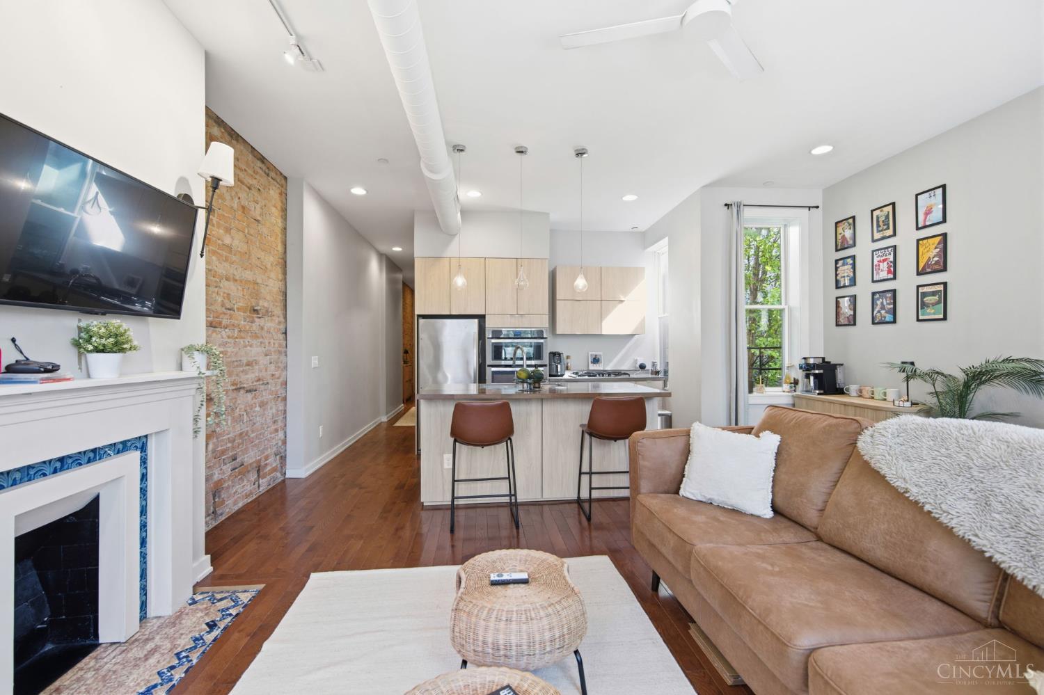 122 W Fifteenth St 222